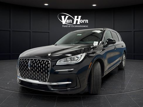 Used 2025 Lincoln Corsair Grand Touring w/ Equipment Group 301A AWD/4WD image 3