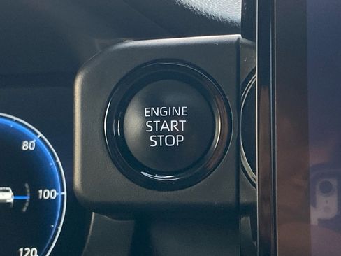 Used 2024 Toyota Tacoma Limited w/ Limited Package (LT) image 18