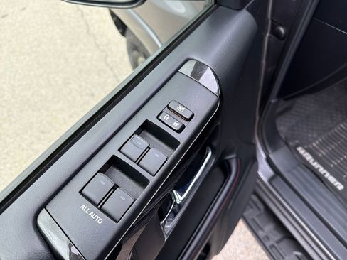 Used 2020 Toyota 4Runner Venture w/ Moonroof Package AWD/4WD image 17
