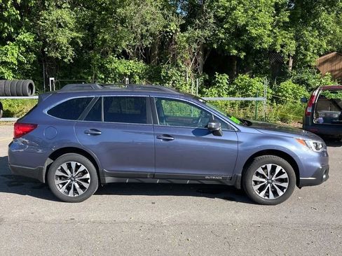 Used 2016 Subaru Outback 2.5i Limited AWD/4WD image 10