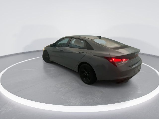 Used 2022 Hyundai Elantra SEL w/ Preferred Accessory Package FWD image 4
