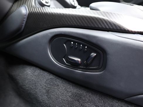 Used 2023 Aston Martin V8 Vantage Roadster RWD image 43