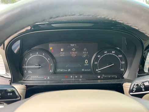 Used 2022 Lincoln Corsair AWD w/ Premium Package image 12