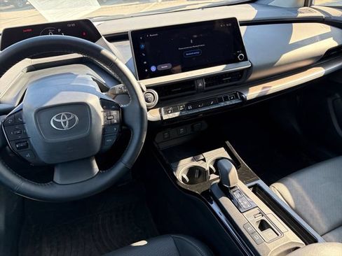 Used 2024 Toyota Prius XLE FWD image 18
