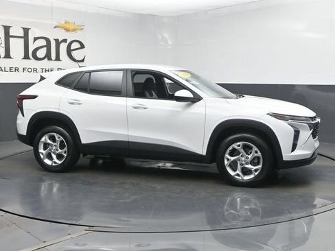 Used 2024 Chevrolet Trax LS w/ LS Convenience Package FWD image 53