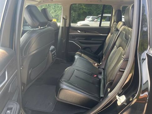 Used 2023 Jeep Grand Cherokee Limited w/ Black Appearance Package AWD/4WD image 20