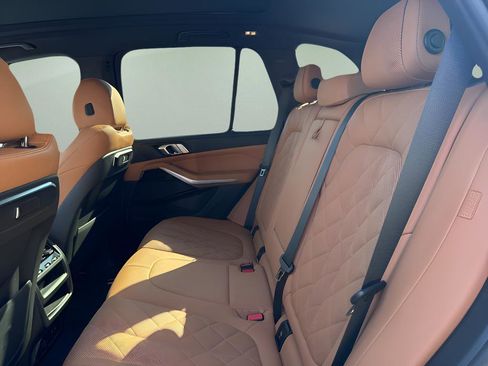 Used 2024 BMW X5 xDrive40i w/ Parking Assistance Package image 11