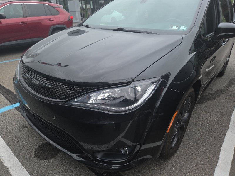 Used 2019 Chrysler Pacifica Touring Plus w/ S Appearance Package FWD image 2