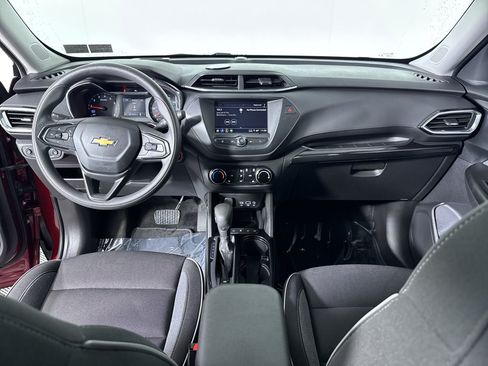 Used 2023 Chevrolet TrailBlazer LT AWD/4WD image 4