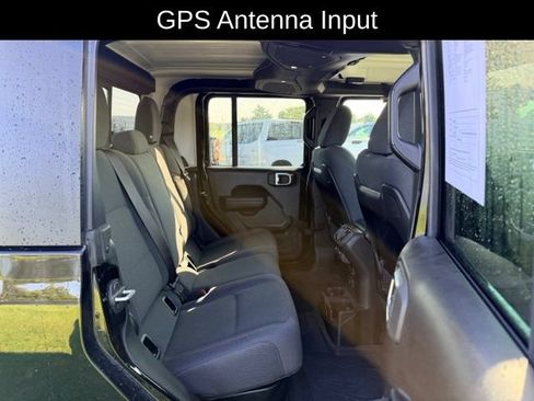 Used 2024 Jeep Gladiator Rubicon w/ Technology Group AWD/4WD image 10