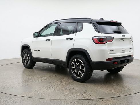 Used 2025 Jeep Compass Trailhawk AWD/4WD image 6