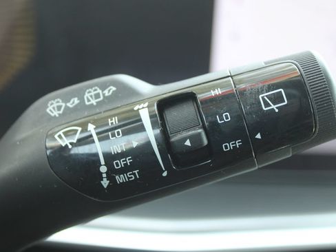 Certified 2025 Kia Sorento EX w/ Panoramic Sunroof Package FWD image 33