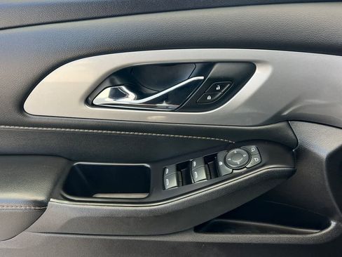 Used 2020 Chevrolet Traverse RS FWD image 13