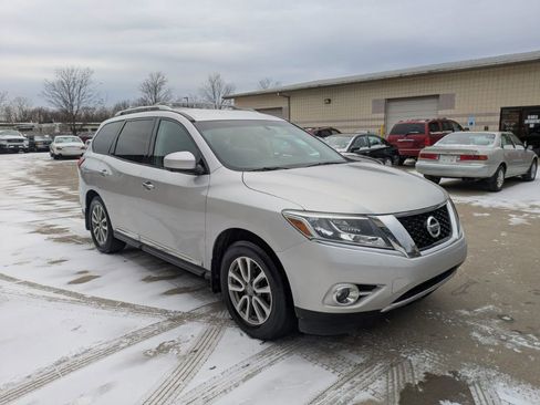 Used 2016 Nissan Pathfinder SL w/ SL Tech Package image 3