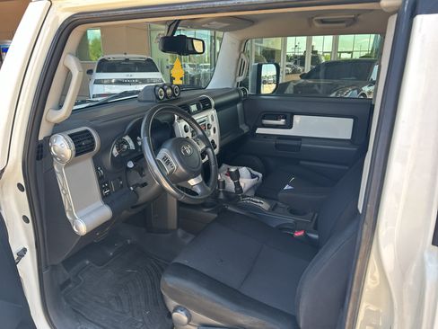 Used 2012 Toyota FJ Cruiser 4WD w/ Upgrade Pkg image 5