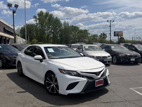 Used 2019 Toyota Camry SE image 13