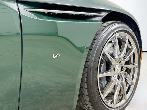 Used 2017 Aston Martin DB11 V12 RWD image 36
