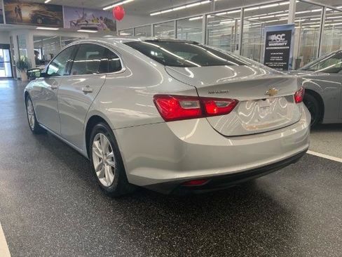 Used 2017 Chevrolet Malibu LT FWD image 7