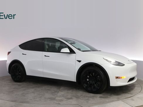 Used 2021 Tesla Model Y Long Range image 14