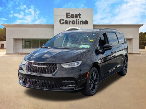 New 2026 Chrysler Pacifica Limited w/ S Appearance Package image 7