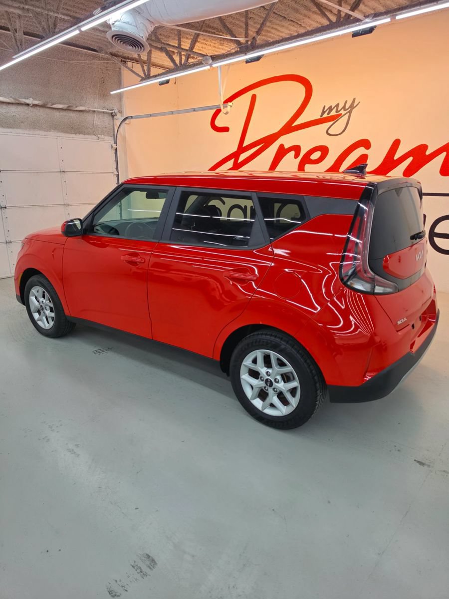 Used 2024 Kia Soul LX w/ Option Group 015 FWD image 4