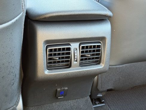 Used 2020 Toyota Camry XLE image 22