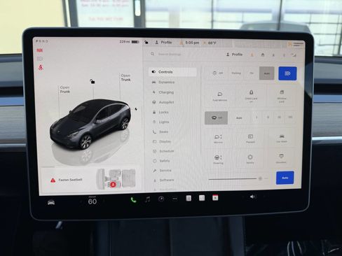 Used 2023 Tesla Model Y Long Range image 13