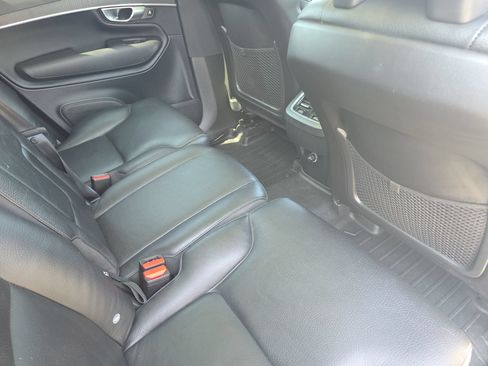 Used 2020 Volvo XC90 T6 Momentum AWD/4WD image 11