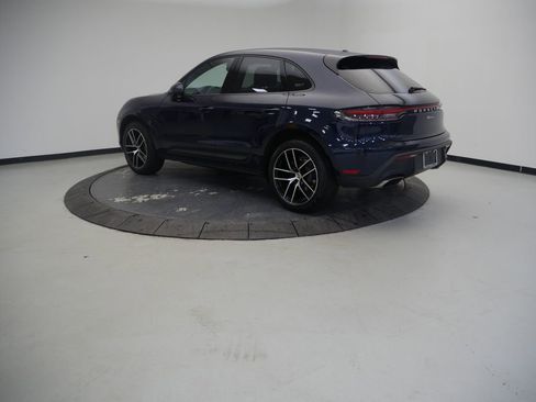 Certified 2023 Porsche Macan image 3