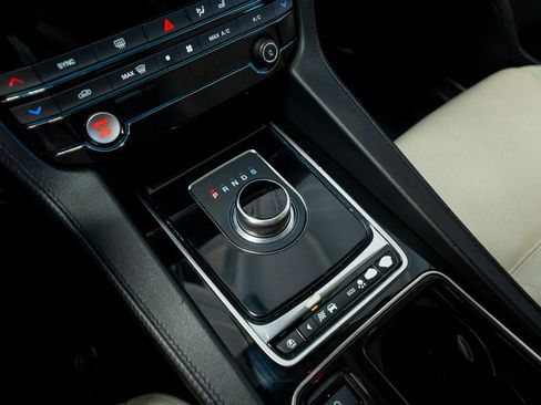 Used 2019 Jaguar F-PACE Prestige AWD/4WD image 39