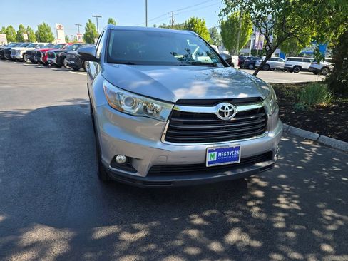 Used 2016 Toyota Highlander XLE AWD/4WD image 10