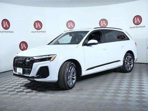 Used 2025 Audi Q7 2.0T Premium w/ Convenience Plus Package AWD/4WD image 4