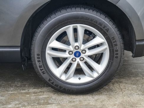 Used 2018 Ford Edge SEL image 12