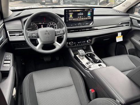 New 2026 Mitsubishi Outlander ES AWD/4WD image 7