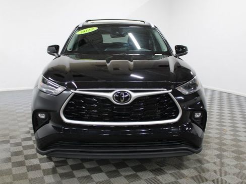 Certified 2022 Toyota Highlander XLE image 9