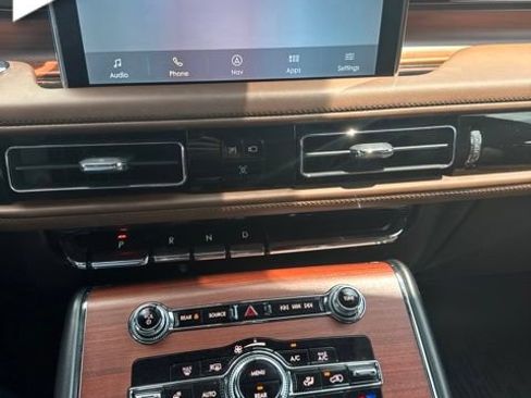 Used 2023 Lincoln Aviator Reserve w/ Equipment Group 201A RWD image 9