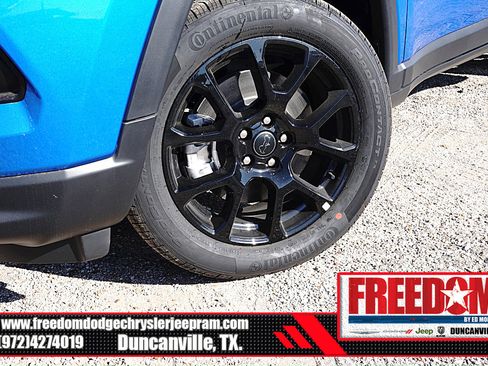 New 2026 Jeep Compass Latitude image 9