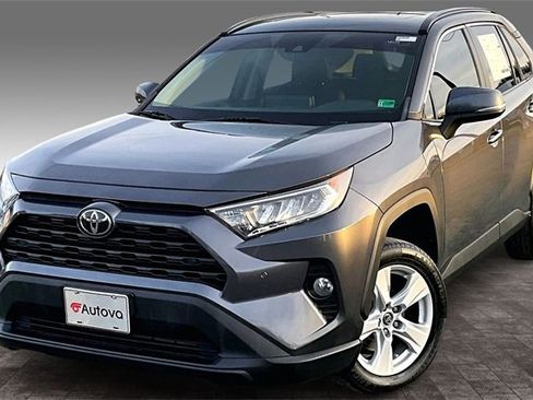 Used 2019 Toyota RAV4 XLE image 3