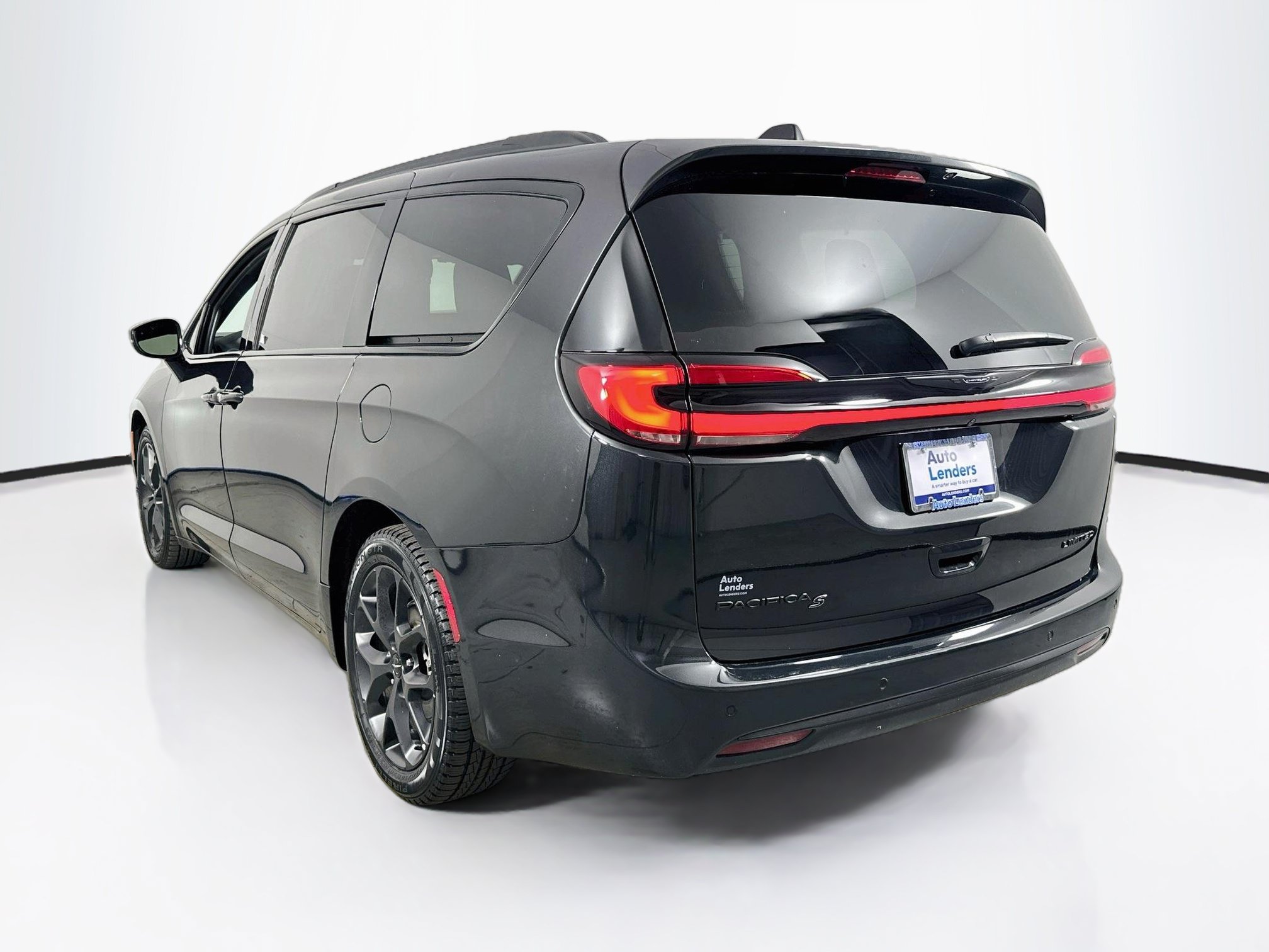 Used 2023 Chrysler Pacifica Limited w/ S Appearance Package FWD image 7