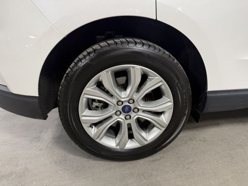 Used 2022 Ford Edge Titanium AWD/4WD image 9