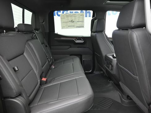 Used 2025 Chevrolet Silverado 1500 LT Trail Boss w/ Convenience Package II AWD/4WD image 10