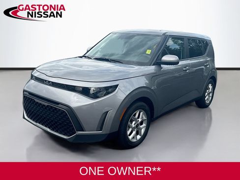 Used 2025 Kia Soul LX w/ LX Technology Package FWD image 3