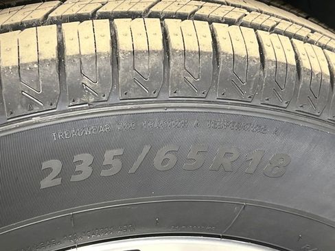 Used 2021 Toyota Highlander XLE image 42