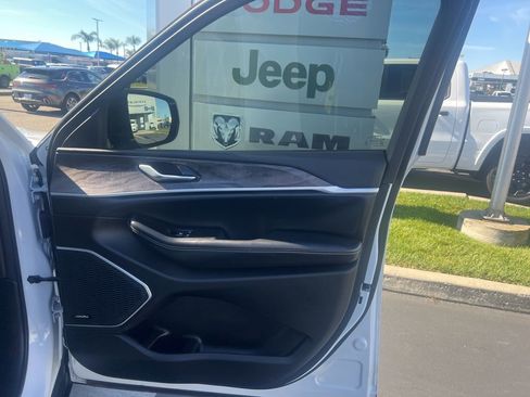 Used 2022 Jeep Grand Cherokee Limited 4xe w/ Luxury Tech Group II image 34