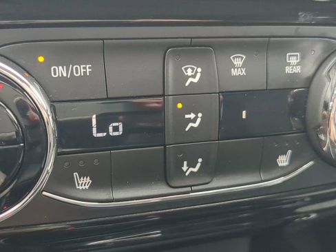 Used 2025 Chevrolet Trax LT w/ LT Convenience Package image 23