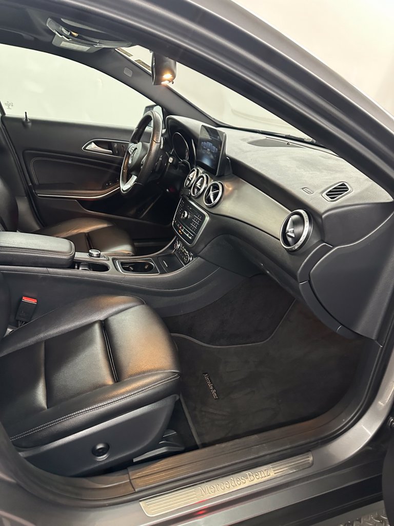 Used 2017 Mercedes-Benz GLA 250 4MATIC image 32