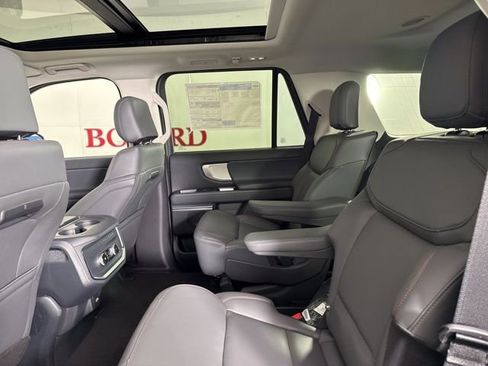 New 2025 Ford Expedition Active image 18