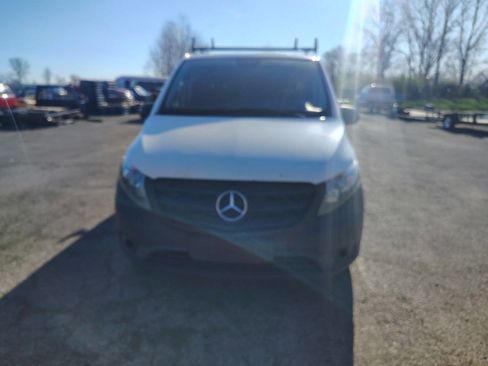 Used 2016 Mercedes-Benz Metris image 2
