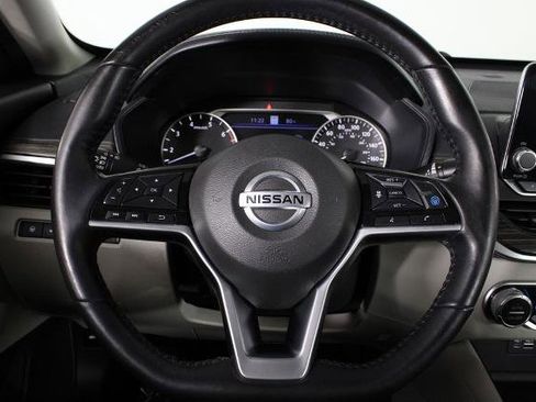 Certified 2020 Nissan Altima 2.0 Platinum FWD image 27