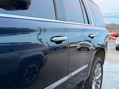 Used 2020 Cadillac Escalade Premium Luxury image 22